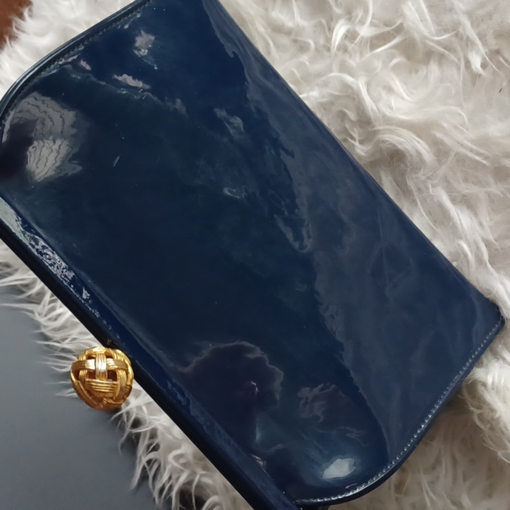 Vintage  patent leather  purse - Picture 5 of 16